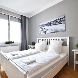 Standerd By Hi5 - Lovag Family Appartement Budapest